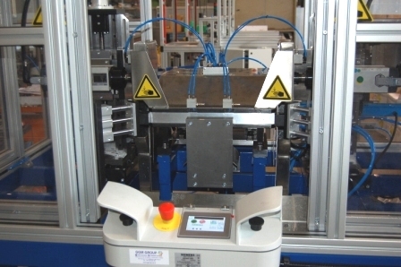 Macchina per lavorazione di maniglie